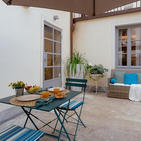 לינה וארוחת בוקר לוקה Il Cortile Di Elisa & Our Flats מראה חיצוני תמונה