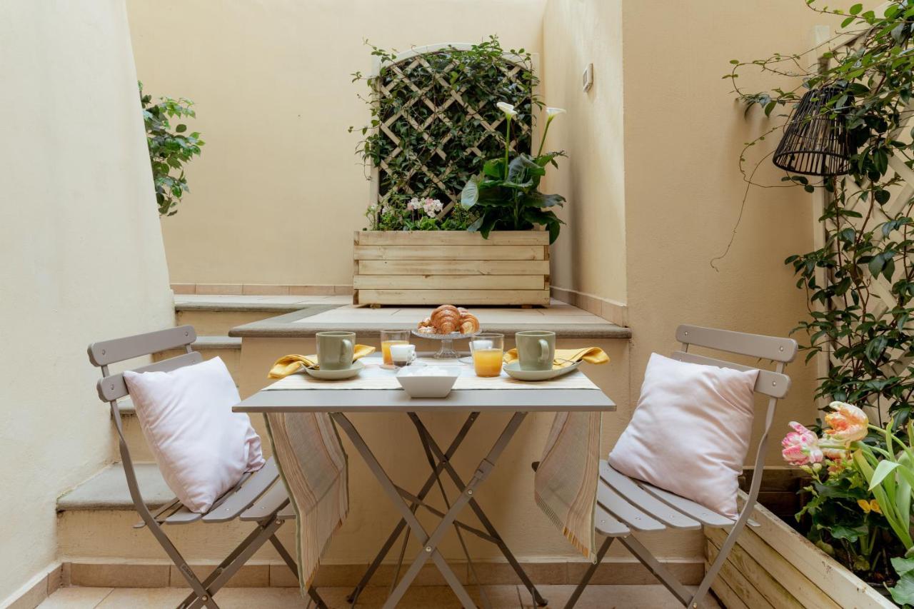 לינה וארוחת בוקר לוקה Il Cortile Di Elisa & Our Flats מראה חיצוני תמונה