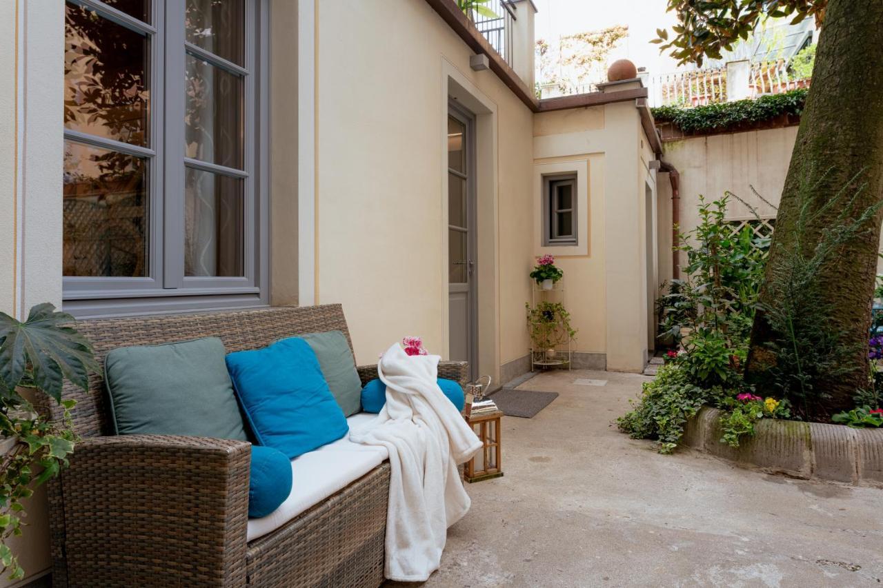 לינה וארוחת בוקר לוקה Il Cortile Di Elisa & Our Flats מראה חיצוני תמונה
